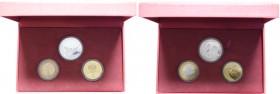 Zestaw 3 monet i medali przedstawiających Św. Jana Pawła II w ozdobnym pudełku.