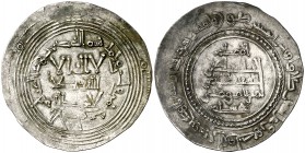 AH 335. Abderrahman III. Al Andalus. Dirhem. (V. 409) (Fro. 10, var. por orlas ornamentales). 3,21 g. Gran módulo. Rara. MBC+.