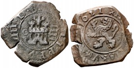 1621. Felipe IV. Cuenca. 4 maravedís. (Cal. 1331) (J.S. F-41). 3,38 g. Torres laterales con tres almenas. BC+/MBC-.