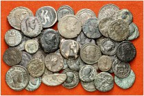 Lote de 38 monedas del Bajo Imperio, incluye 4 monedas griegas y 2 monedas ibéricas (un denario forrado de Secobirices y un as partido de Cese). Total...