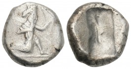 Greek Persia. Achaemenid Empire. Sardeis. Time of Darios I to Xerxes I circa 500-485 BC. Siglos AR 16.4 mm, 5,4 g
 Persian king or hero in kneeling/ru...