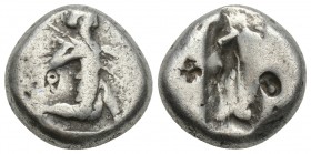 Greek Coins ACHAEMENID EMPIRE. Time of Artaxerxes II to Darius III (Circa 375-330 BC). Siglos. 5.4GR 14.6MM
Obv: Persian king in kneeling-running stan...
