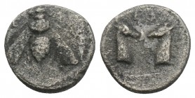 GREEK COİNS ONIA. Ephesos. Diobol (Circa 390-325 BC). Obv: Bee. Rev: EΦ. Two stag's heads facing one another. 
Condition: Very fine. Weight: 0.8 g. Di...