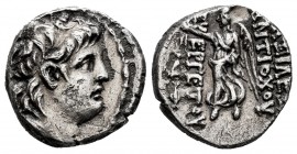 Seleukid Kingdom. Antiochos VII Euergetes. Drachm. 138-129 BC. Antioch. (SC-2062.3b). Anv.: Diademed head right. Rev.: (B)AΣIΛE(ΩΣ) ANTIOXOY EYEPΓETOY...
