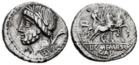 Memmius. L. y C. Memmius L.f. Galería. Denarius. 87 BC. Rome. (Ffc-911). (Craw-349/1). (Cal-984). Anv.: Laureate head of Saturn left, letter or letter...