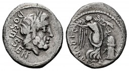 Rubrius. Quinarius. 87 d.C. Rome. (Craw-348/4). Anv.: Neptune's head right, behind trident and DOS SEN. Rev.: Victory advancing right with crown and p...