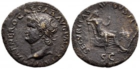 Nero. Dupondius. 66 AD. Lugdunum. (Ric-519). (Bmc-342). Anv.: IMP NERO CAESAR AVG P MAX TR P P P, laureate head left, globe at point of neck. Rev.: SE...