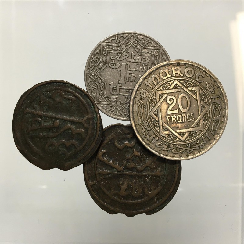 Marocco. Lotto di 4 monete. con bustine di vecchia raccolta.
