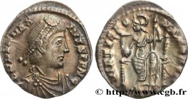 MAGNUS MAXIMUS
Type : Silique 
Date : 386-388 
Mint name / Town : Trèves 
Metal : silver 
Millesimal fineness : 900  ‰
Diameter : 18,5  mm
Orientation...