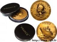 V REPUBLIC
Type : Médaille, Paquebot France 
Date : 1962 
Mint name / Town : 76 - Le Havre 
Metal : gilt bronze 
Diameter : 52,5  mm
Engraver : COËFFI...