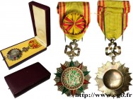 TUNISIA
Type : Médaille, Étoile d’officier, Ordre du Nichan al Iftikhar 
Date : n.d. 
Metal : silver 
Diameter : 114  mm
Weight : 34,29  g.
Edge : lis...