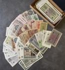 Deutschland - Deutsches Reich bis 1945: Über 120 Banknoten aus Deutschland 1910-1923 in einem alten Ledergeldbeutel, überwiegend Inflascheine in schön...