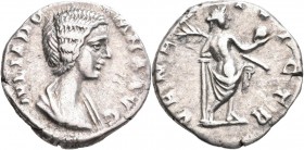 Iulia Domna (+ 217 n.Chr.): Denar, Rom 193/196. Drapierte Büste nach rechts, IVLIA DOMNA AVG / Venus an Säule angelehnt, mit Palmzweig und Apfel, VENE...