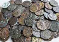 Römische Kaiserzeit: Lot ca. 100 Kupfermünzen / Kleinbronze Follis. Unterschiedliche Herrscher und Erhaltungen, überwiegend zaponiert, nicht genauer b...