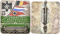 Medaillen Deutschland: Drittes Reich: Anstecknadel, emailliert, Länderkampf Deutschland-Belgien-Holland 1937, Hersteller Deschler & Sohn, München, 30,...