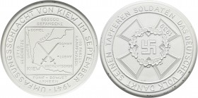 Medaillen Deutschland: Drittes Reich: Lackierte Medaille 1941 (Silber?), hellgrau, auf die Umfassungsschlacht von Kiew im September 1941. 70 mm, 157,5...