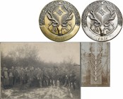 Medaillen Deutschland: Drittes Reich: 2 Buntmetall - Jagdplaketten, Gravur 1935 - 1936, 1 x vergoldet und 1 x versilbert, je 79,5 mm, jeweils oben mit...