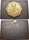 Medaillen Deutschland: Drittes Reich: Vergoldete Plakette 1938, 50 Jahre Deutsche Versuchsanstalt für Handfeuerwaffen Berlin-Wannsee 1888-1938”, Plake...