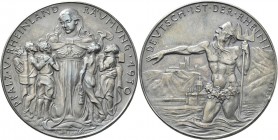 Medaillen Deutschland: Weimarer Republik: Silbermedaille 1930 von Karl Goetz auf die Pfalz- und Rheinlandräumung. Kniende Germania mit Winzer und Berg...