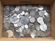 Alle Welt: Sammler und Silberanleger aufgepasst: ca. 4 kg (Brutto) an diversen Münzen und Medaillen warten darauf vor der Schmelze gerettet zu werden....