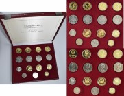 China - Volksrepublik: Lot 15 Münzen - Symphatieausgaben zu den Olympischen Spielen Lake Placid und Moskau 1980 im Gesamtetui der Firma MDM. Dabei die...