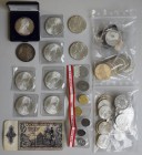 Österreich: Kleins Lot mit diversen Gedenkmünzen aus Österreich, dabei 25er (10), 50er (10), 100er (17) sowie ein KMS 1978, eine 10 Schilling Banknote...