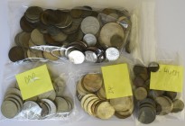 Deutschland: Kleines Lot Münzen aus der BRD und der DDR. Dabei noch eine Tüte mit ausländischen Münzen, auch als ”Kiloware” bekannt.
 [differenzbeste...