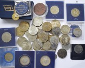 DDR: Lot diverse Münzen der DDR, überwiegend CN-Gedenkmünzen, dabei auch 10 Mark Brecht (J. 1544) und 20 Mark Bebel (J. 1547).
 [differenzbesteuert]...