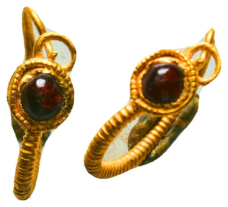 Ancient Roman Gold Earrring with a jasper stone on bezel, c. 1st-3rd century AD....