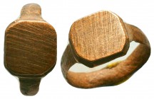 Byzantine Bronze Ring , 11th-12th century AD, 
Condition: Very Fine


Weight: 4,4 gram
Diameter: 21,8 mm
