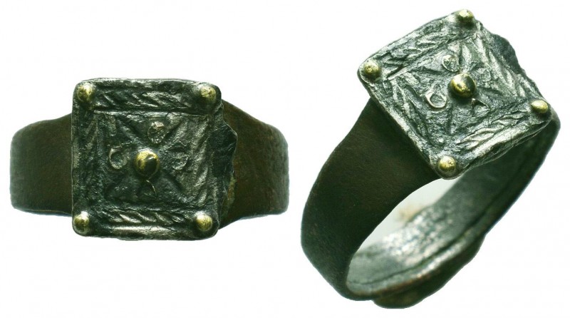 Ancient Roman bronze military / legionary silver ring , c. 1st-3rd century AD.
C...