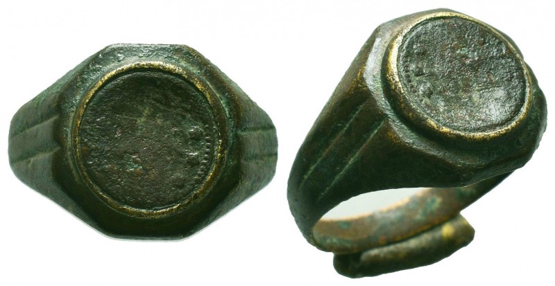 Byzantine Ring , c. 11th-13th century AD
Condition: Very Fine

Weight: 6,0 gram
...