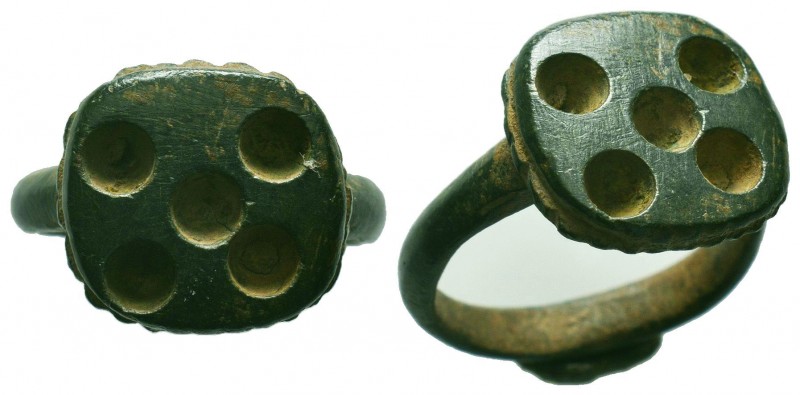 Byzantine Ring , c. 11th-13th century AD
Condition: Very Fine

Weight: 7,9 gram
...