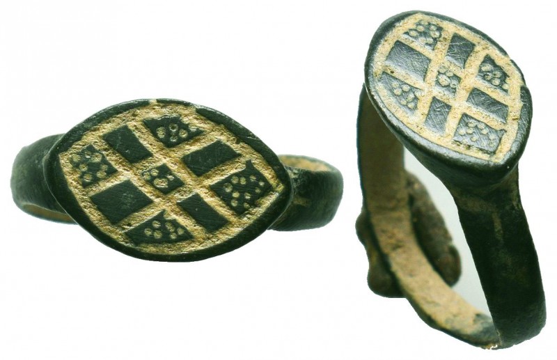 Byzantine Ring , c. 11th-13th century AD
Condition: Very Fine

Weight: 2,3 gram
...