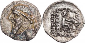 PARTHER, KÖNIGREICH DER ARSAKIDEN
Mithradates II., 123-88 v. Chr. AR-Drachme Rhagai Vs.: Büste in Ornat mit Diadem n. l., Rs.: 5-zeilige Beischrift, ...