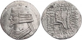 PARTHER, KÖNIGREICH DER ARSAKIDEN
Phraates IV., 38-2 v. Chr. AR-Tetradrachme Jahr 288, Monat Xandikos (März 23 v. Chr.) Seleukeia am Tigris Vs.: Büst...