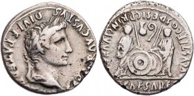 RÖMISCHE KAISERZEIT
Augustus, 27 v.-14 n. Chr. AR-Denar 2/1 v. Chr. Lugdunum Vs.: [CAESA]R AVGVSTVS DIVI F PATER PA[TRIAE], Kopf mit Lorbeerkranz n. ...