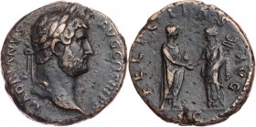 RÖMISCHE KAISERZEIT
Hadrianus, 117-138 n. Chr. AE-As 133-135 n. Chr. Rom Vs.: HADRIANVS AVG COS III P P, Kopf mit Lorbeerkranz n. r., Rs.: FELICITAS ...