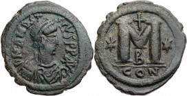 BYZANZ
Anastasius I., 491-518. AE-Follis 512-517 Constantinopolis, 2. Offizin Vs.: D N ANAST-SIVS PP AVC (!), gepanzerte und drapierte Büste mit Perl...