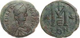 BYZANZ
Anastasius I., 491-518. AE-Follis 512-517 Constantinopolis, 5. Offizin Vs.: D N ANASTA-SIVS PP AVC, gepanzerte und drapierte Büste mit Perlend...