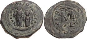 BYZANZ
Heraclius mit Heraclius Constantinus, 613-638. AE-Follis 613/614 (= Jahr 4) Constantinopolis, 3. Offizin Vs.: dd NN hERA[CLIUS ET hERA] CON ·,...
