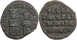 BYZANZ
Leon VI. der Weise mit Alexandros, 886-912. AE-Follis Konstantinopolis Vs.: + LEOh S ALEXANGPOS, Leon und Alexandros thronen in Loroi mit Kreu...