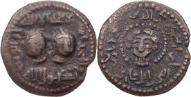 ARTUQIDEN IN MARDIN
Najm al-Din Alpi, 1152-1176 (547-572 AH). AE-Dirhem o. J. (560-566 AH) Vs.: zwei Köpfe (Gemini) in 4-zeiliger Beischrift, Rs.: Ko...