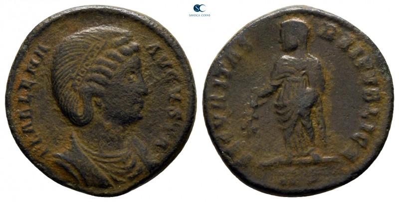 Helena. Augusta AD 324-3230. Uncertain mint
Follis Æ

19 mm., 2,74 g.



...