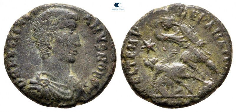 Julian II AD 355-360. As Caesar. Uncertain mint
Follis Æ

17 mm., 2,67 g.

...