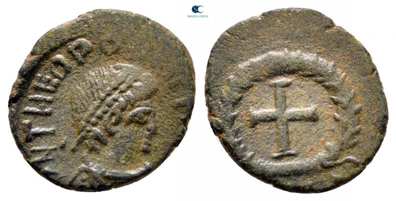 Theodosius II AD 402-450. Uncertain mint
Follis Æ

13 mm., 1,08 g.



nea...