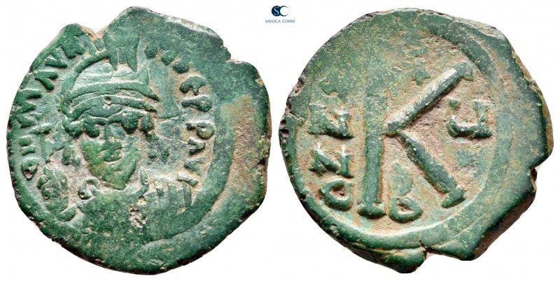 Maurice Tiberius AD 582-602. Nikomedia
Half Follis or 20 Nummi Æ

23 mm., 4,8...