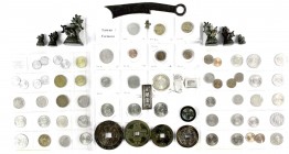 CHINA und Südostasien
Lots Asien allgemein
Kl. Sammlung Taiwan (59 Münzen, darunter 1 X Silber), dazu 9 Repliken alter chinesischer Münzen und Sycee...