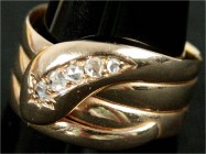 Schmuck und Accessoires aus Gold
Fingerringe
Englischer Damenring Gelbgold 750/1000, gefertigt Birmingham 2004. Mit 5 Diamanten (Altschliff). Ringgr...