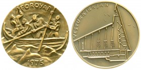 Ausländische Münzen und Medaillen
Dänemark-Färöer-Inseln
Bronzemedaille 1975 von Per Ung. Fischerboot und Delfine/Vesturkirkja (die Westkirche in To...
